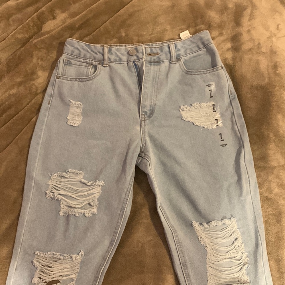 High Rise Ripped Jeans !